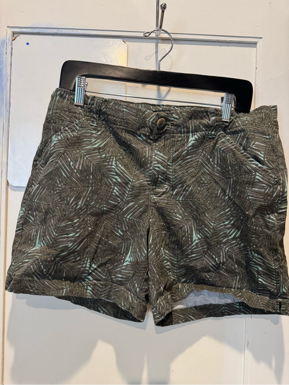 Lee Women’s Palm-Print Shorts in Olive and Mint
